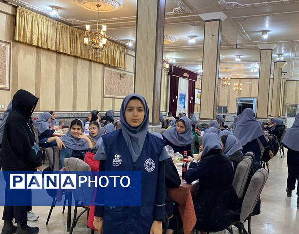 ضیافت افطاری و تقدیر از دانش آموز پیشتازان فعال