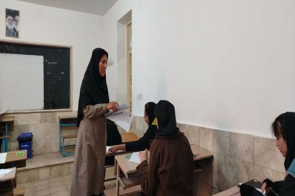  امتحانات ترم اول در دبیرستان دهنوی