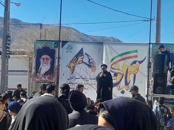 حضور پرشور و حماسه‌آفرین دانش‌آموزان نسر در راهپیمایی یوم‌الله ۱۳ آبان