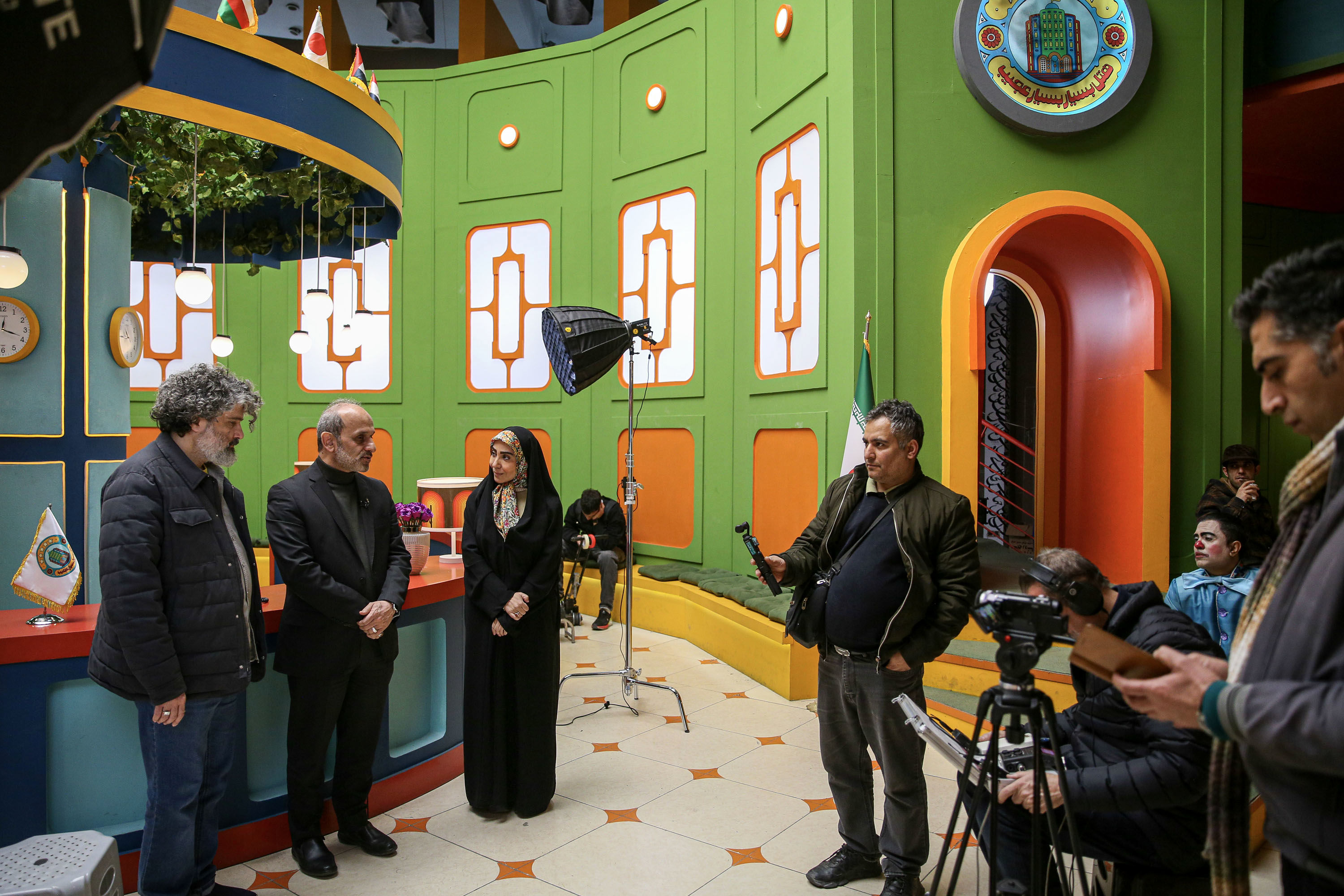 بازدید رییس رسانه ملی از پشت صحنه «هتل بسیار بسیار عجیب»/ پخش فصل اول در ماه رمضان