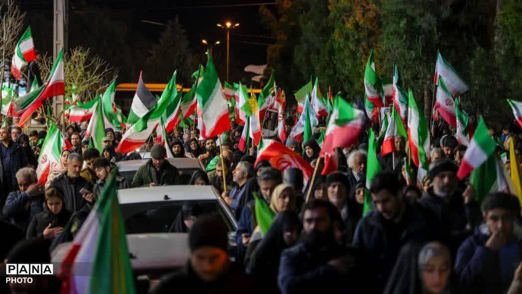 اجتماع عظیم مردمی کرج در سی‌وچهارمین مراسم بیعت با رهبری و عزاداری امام امت 