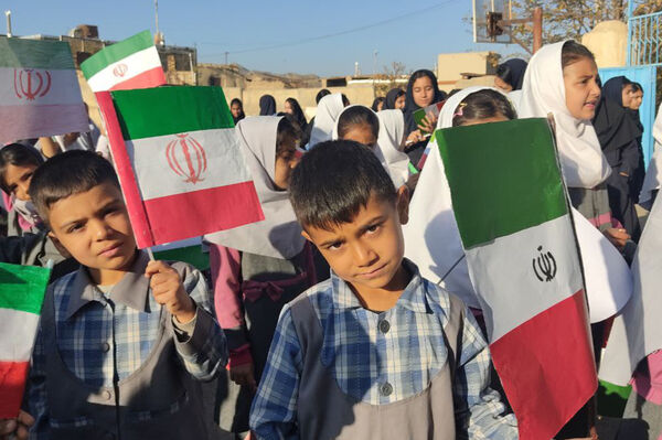 مراسم صبحگاهی دبستان شهید رحمت الله قلعه یزدانی و آموزشگاه آیت الله اراکی
