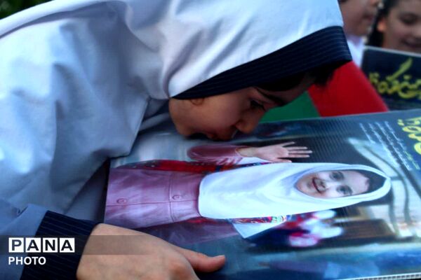 دانش‌آموزان همدانی در سومین رویداد «۱۶۸» یاد شهدای دانش‌آموز میناب را گرامی داشتند