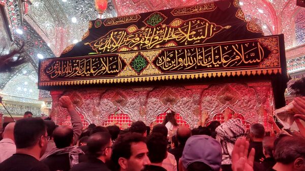 پیاده روی پرشور اربعین حسینی از جاده نجف تا کربلا