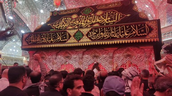 پیاده روی پرشور اربعین حسینی از جاده نجف تا کربلا