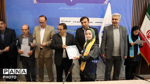 نشست صمیمی اعضای تشکل های دانش آموزی با مدیرکل آموزش وپرورش استان اردبیل