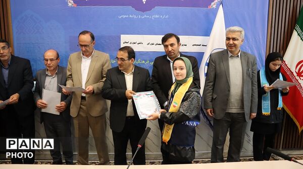 نشست صمیمی اعضای تشکل های دانش آموزی با مدیرکل آموزش وپرورش استان اردبیل