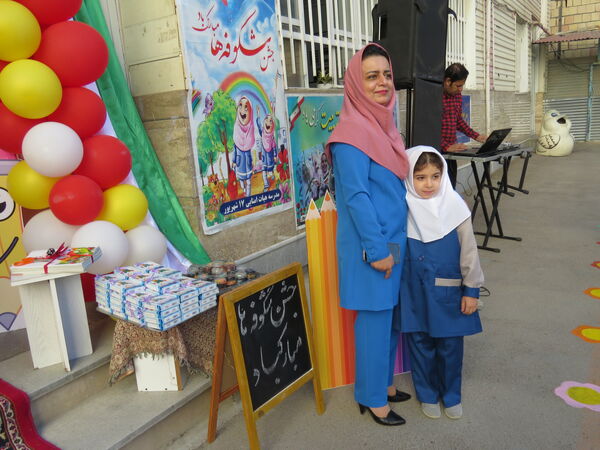 جشن شکوفه ها مدرسه ۱۷شهریور