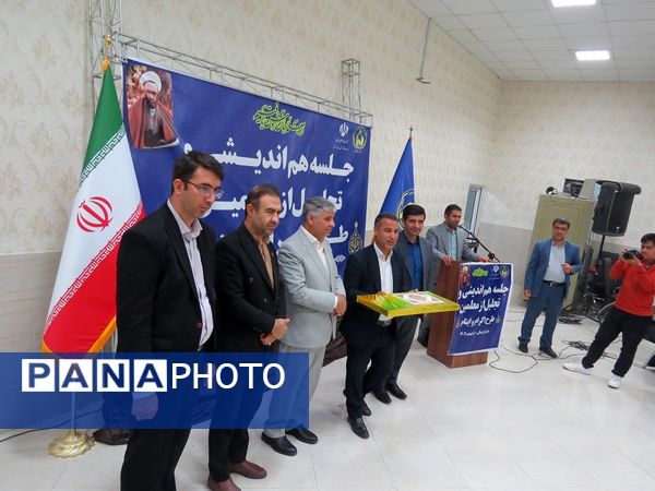 برگزاری تجلیل از همکاران طرح اکرام وایتام شهرستان بجنورد