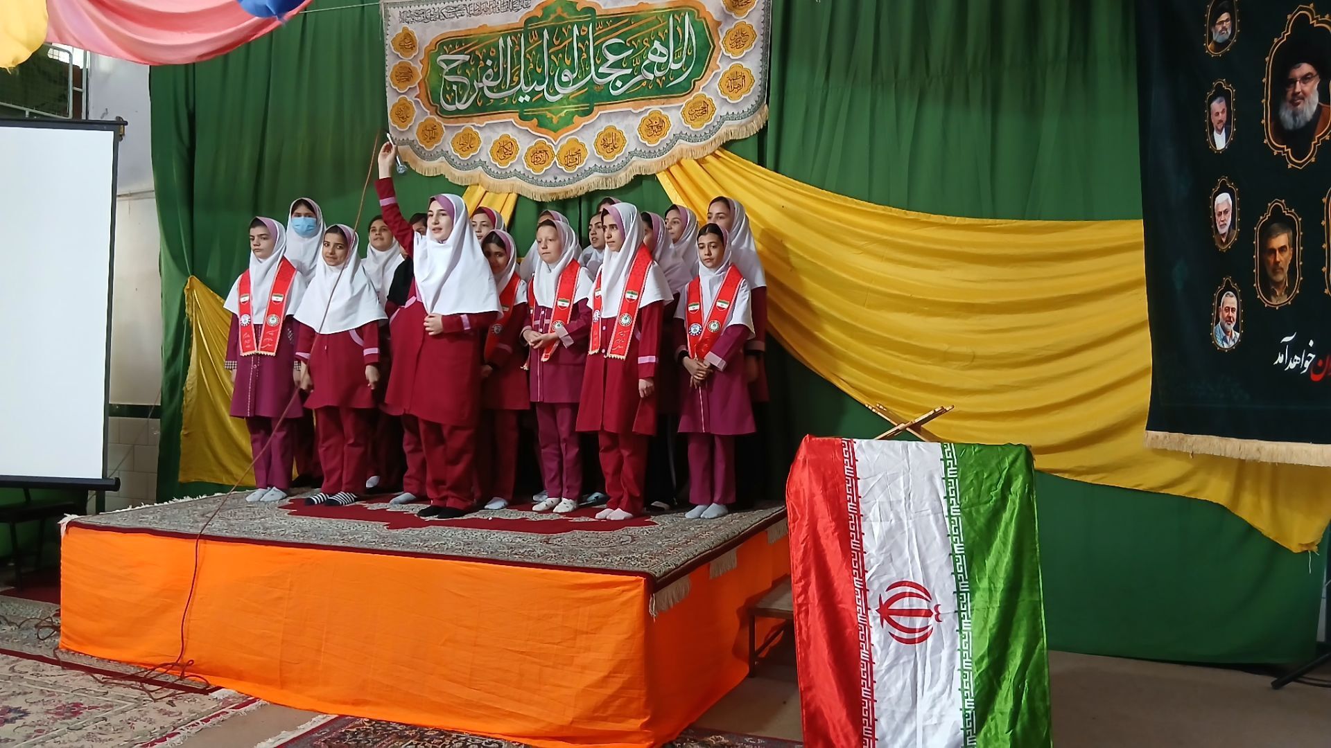 حضور پرشور دانش آموزان و اقشار مردم در جشن 22بهمن روستای سرتشنیز 