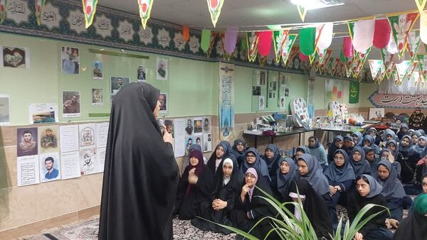 جشن با شکوه انقلاب در دبیرستان فدک منطقه ۱۲