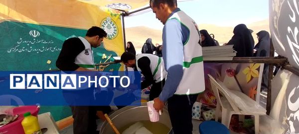 موکب «عشاق الحسین(ع)» در مسیر پیاده‌روی جاماندگان اربعین شازند 