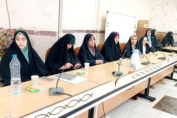 تجلیل از فرهنگیان و دانش آموزان فعال حوزه  نماز در شهرستان قدس