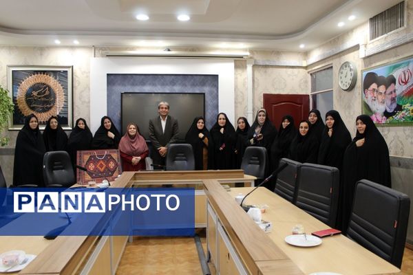جلسه هم‌اندیشی بانوان اداری نیشابور با مدیر آموزش و پرورش 