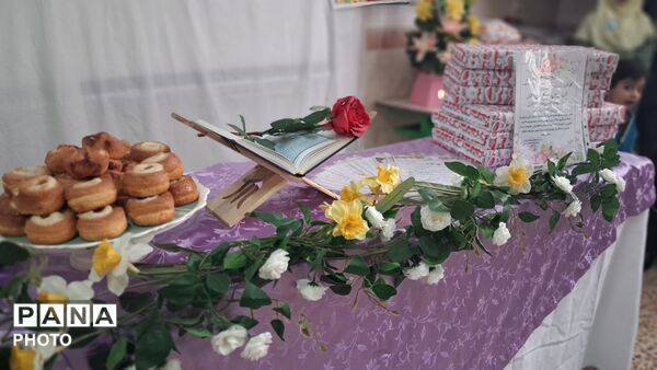 آیین سپاس معلم در مدرسه تمام تشکیلاتی سمیه منطقه مهربان 
