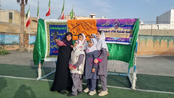 مدرسه‌ای به رنگ انتظار؛ جشن مهدوی در قاب لبخند دانش‌آموزان