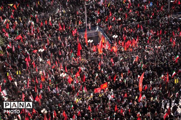 مصلی تهران در تسخیر موج همدلی؛ وداع باشکوه مردم با رهبر شهید
