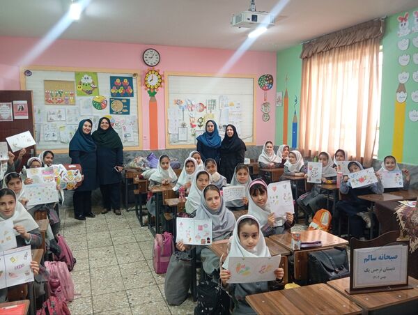 صبحانه سلامت با تم پرچم در دبستان نرجس 