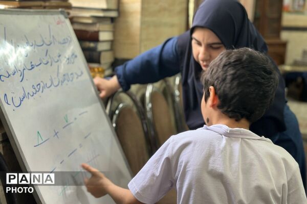 حضور دانش‌آموزان دبستان شهید قلنبر ناحیه دو شهرری در کلاس‌های رفع اشکال 