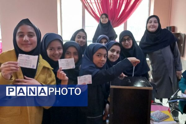 انتخابات شورای دانش‌آموزی در مدرسه شهید جواهری۲ مشهد