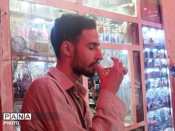 خدمت‌رسانی چایخانه حضرت زهرا(س) در دویست‌و‌یازدهمین شب شهادت قائد امت اسلام