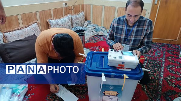 حضور اقشار مختلف مردم لارستان پای صندوق‌های رای