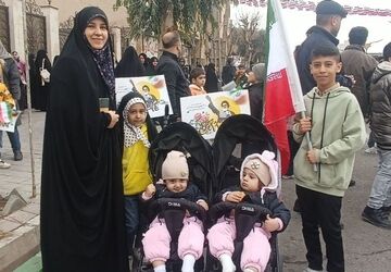 قیامدشت غرق در شور انقلاب؛ حضور پرشور مردم در راهپیمایی ۲۲ بهمن