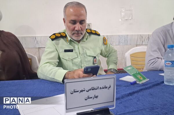 ملاقات مردمی بهارستان با جمعی از مسئولین شهرستان