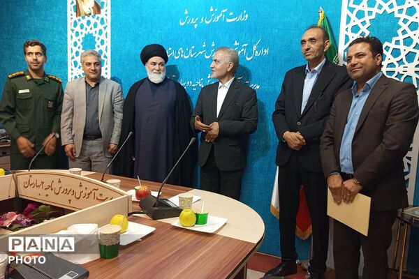  تقدیر از منتخبین منطقه‌ای و استانی