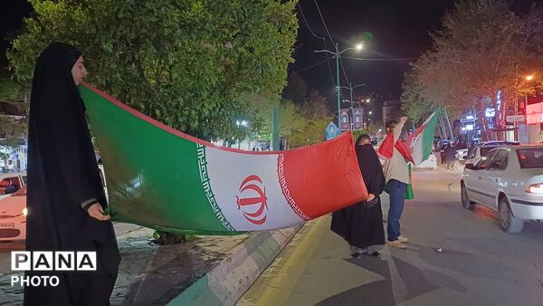 حضور گسترده مردم در خیابان‌های خرم آباد 
