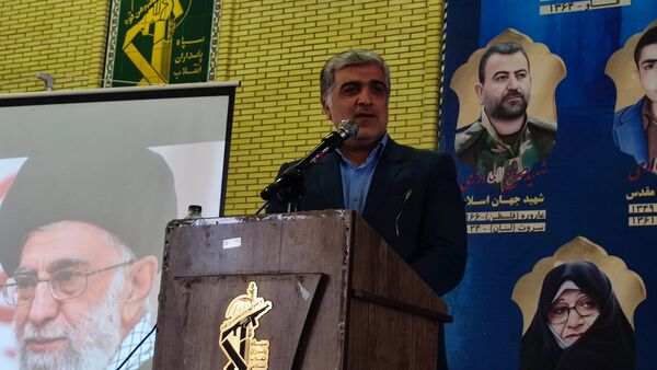 رزمایش اهدا لوازم التحریر به دانش‌آموزان در قائمشهر