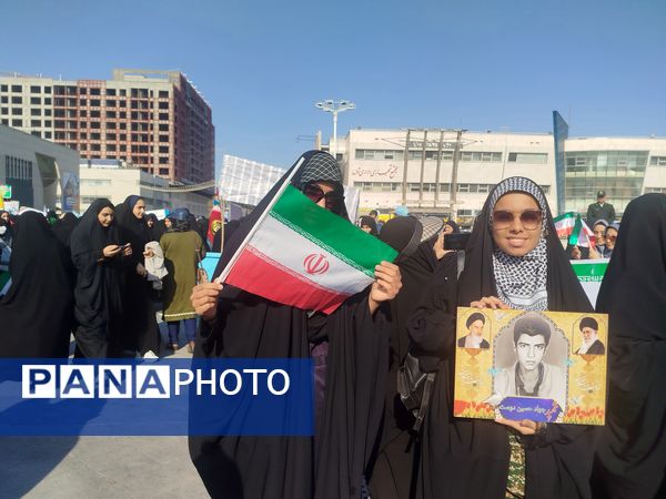 خروش ۱۳ آبان در مشهد؛ دانش‌آموزان، نماد ایستادگی