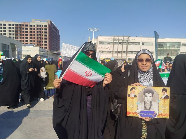 خروش ۱۳ آبان در مشهد؛ دانش‌آموزان، نماد ایستادگی
