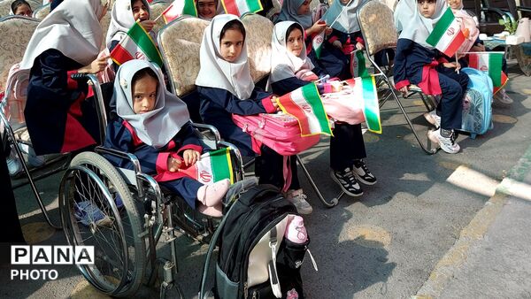 زنگ ایثار و شکوفه‌ها در دبستان دخترانه دوره اول فرهنگیان ناحیه شش مشهد