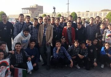دانش‌آموزان اصفهانی با حضور پرشور خود در راهپیمایی حماسه آفریدند 