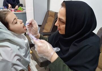 اجرای طرح وارنیش فلوراید در دبستان لطیفه 