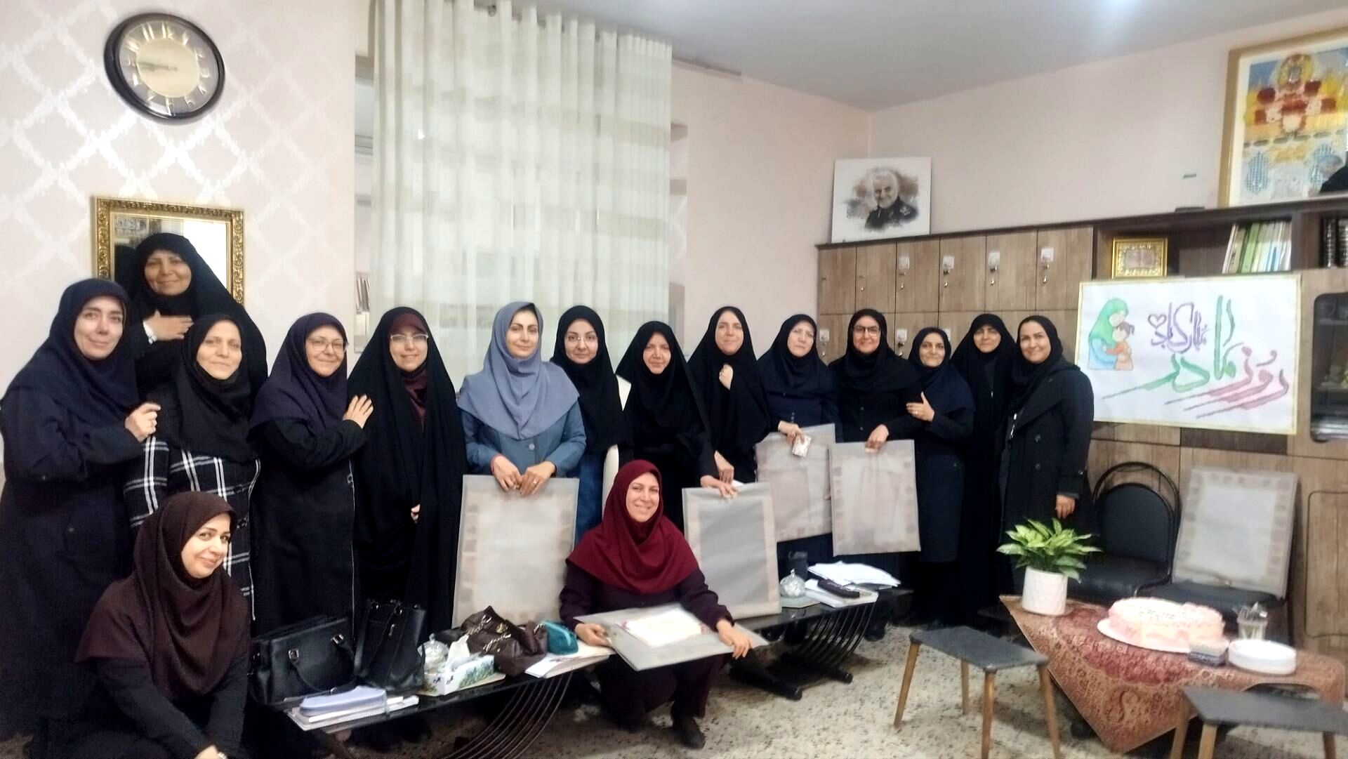 جشن روز مادر و ولادت حضرت زهرا (س) در دبیرستان شاهد تکتم ناحیه ۳