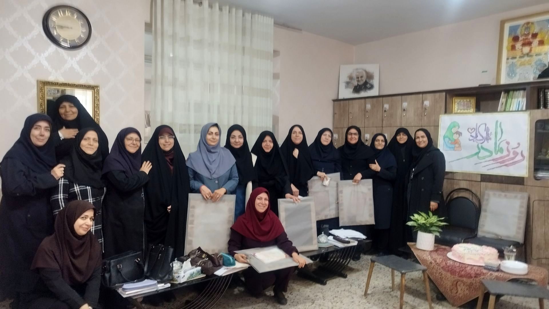 جشن روز مادر و ولادت حضرت زهرا (س) در دبیرستان شاهد تکتم ناحیه ۳