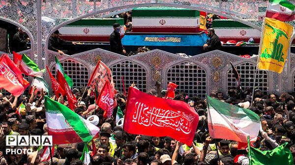 وداع حماسی ملت با پیکر مطهر پیشوای انقلاب اسلامی