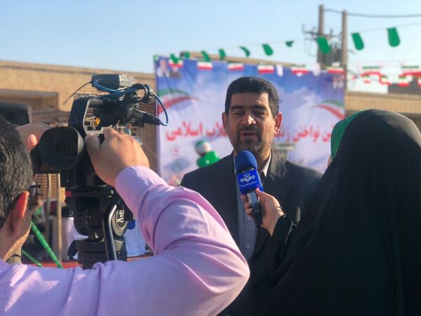 نواخته شدن زنگ گلبانگ انقلاب اسلامی در دبیرستان خوروش2 کارون