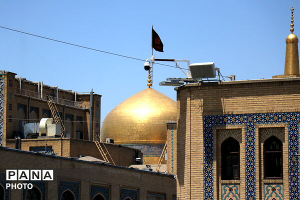 حرم مطهر امام رضا(ع)، میزبان زائران و عزاداران رهبر شهید