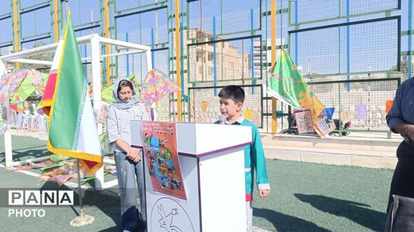 جشن لبخندها در الیگودرز؛ تکریم دختران در هفته ملی کودک