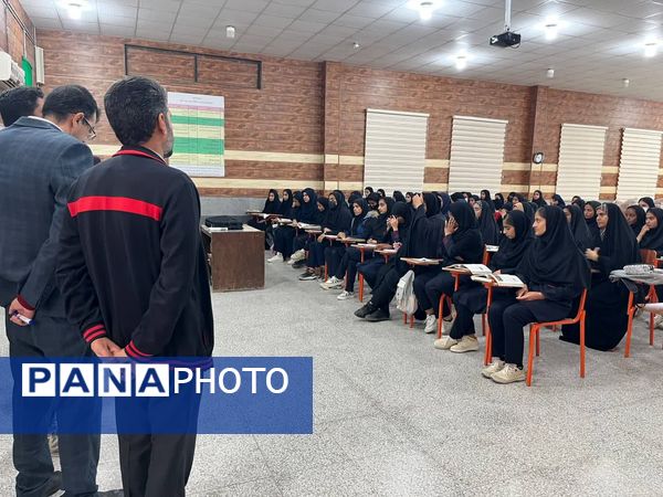 بازدید نماینده مردم جنوب کرمان از کلاس های آمادگی امتحانات نهایی