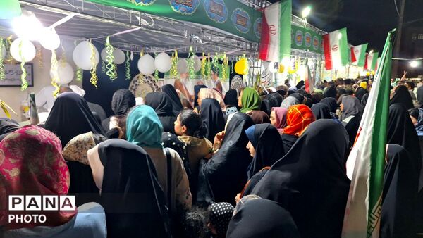  کیک ۱۴ متری کام شهروندان را شیرین کرد
