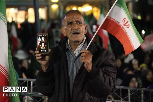 یادبود شهیده دانش آموز تیارا صادقی در پایگاه انقلاب یزد