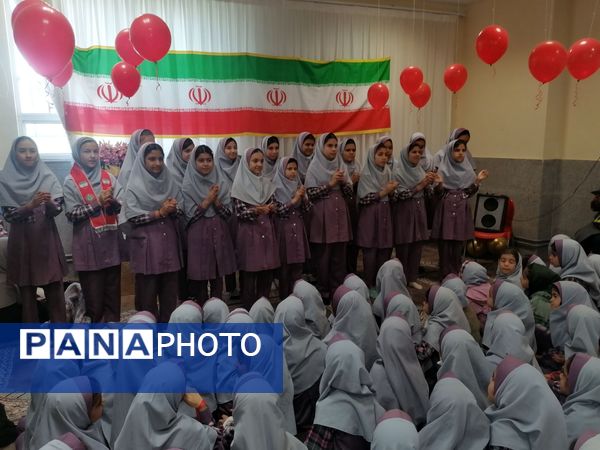 گرامیداشت ایام الله دهه  فجر در دبستان زنده یاد نوحی 