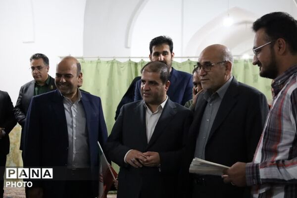 بازدید معاون سیاسی امنیتی اجتماعی استانداری یزد از موکب رفع اشکال دانش‌آموزان