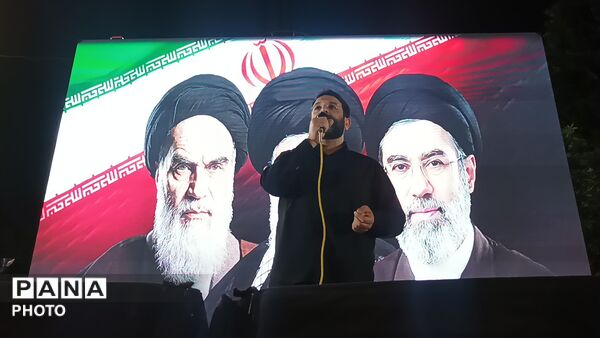 اجتماع مردم در حسینیه امام خمینی(ره) نیشابور
