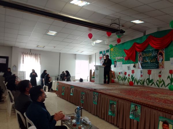 زنگ انقلاب در مدرسه بنت‌الهدی صدر با حضور مسئولین نواخته شد 