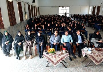 جشن روز معلم و نواختن زنگ سپاس معلم در دبیرستان سمیه